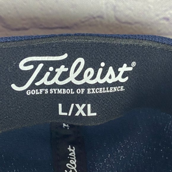 Titleist Navy Blue Flat Golf Cap. Size: Large/X-Large - Picture 5 of 9